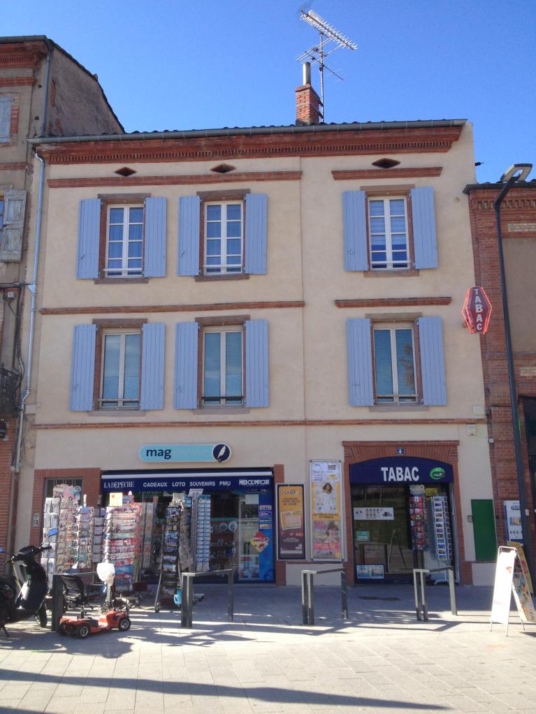 Après façade à l'ancienne sable roux et à la chaux de pavier